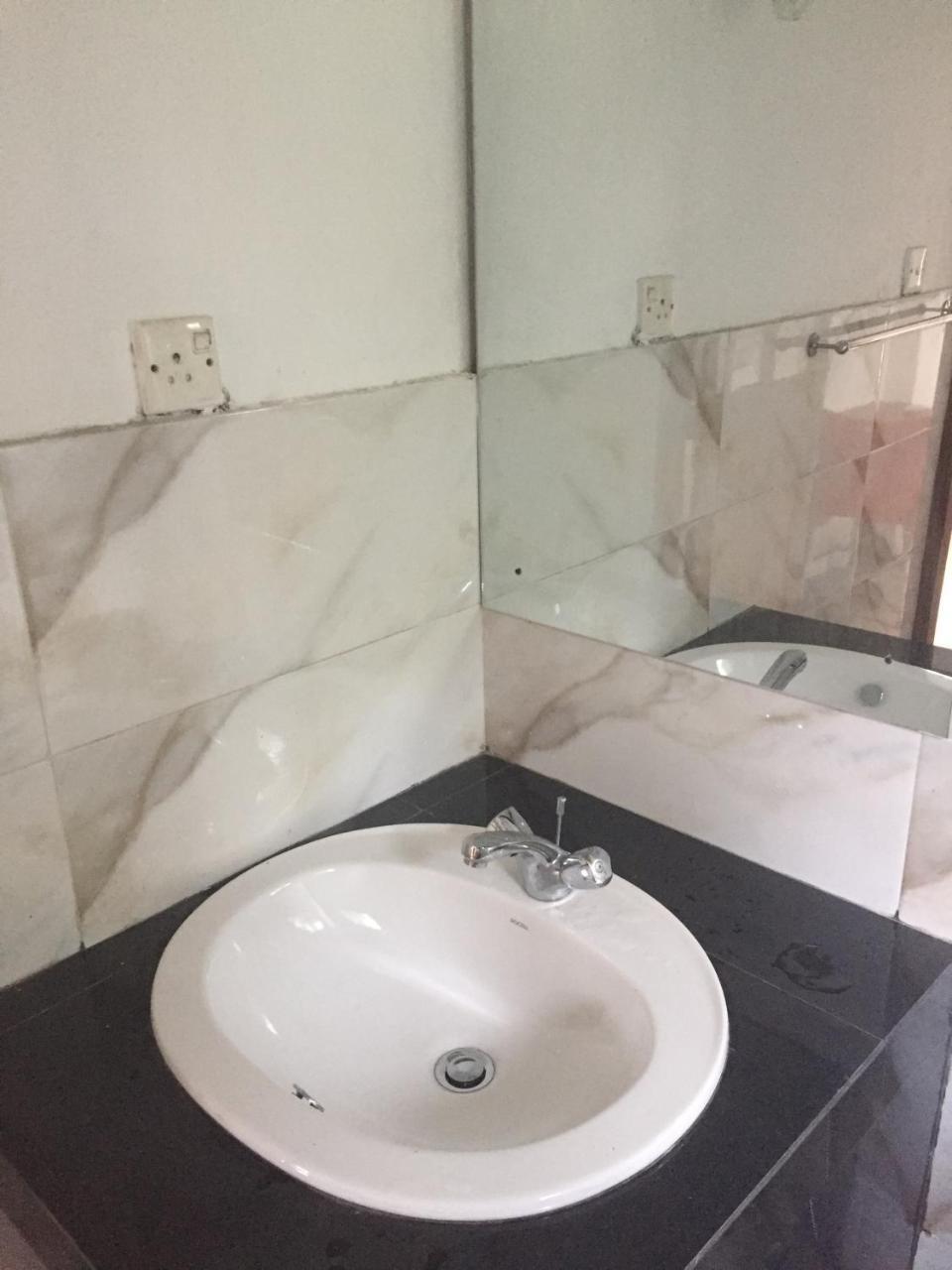 Upland Inn كاندي المظهر الخارجي الصورة